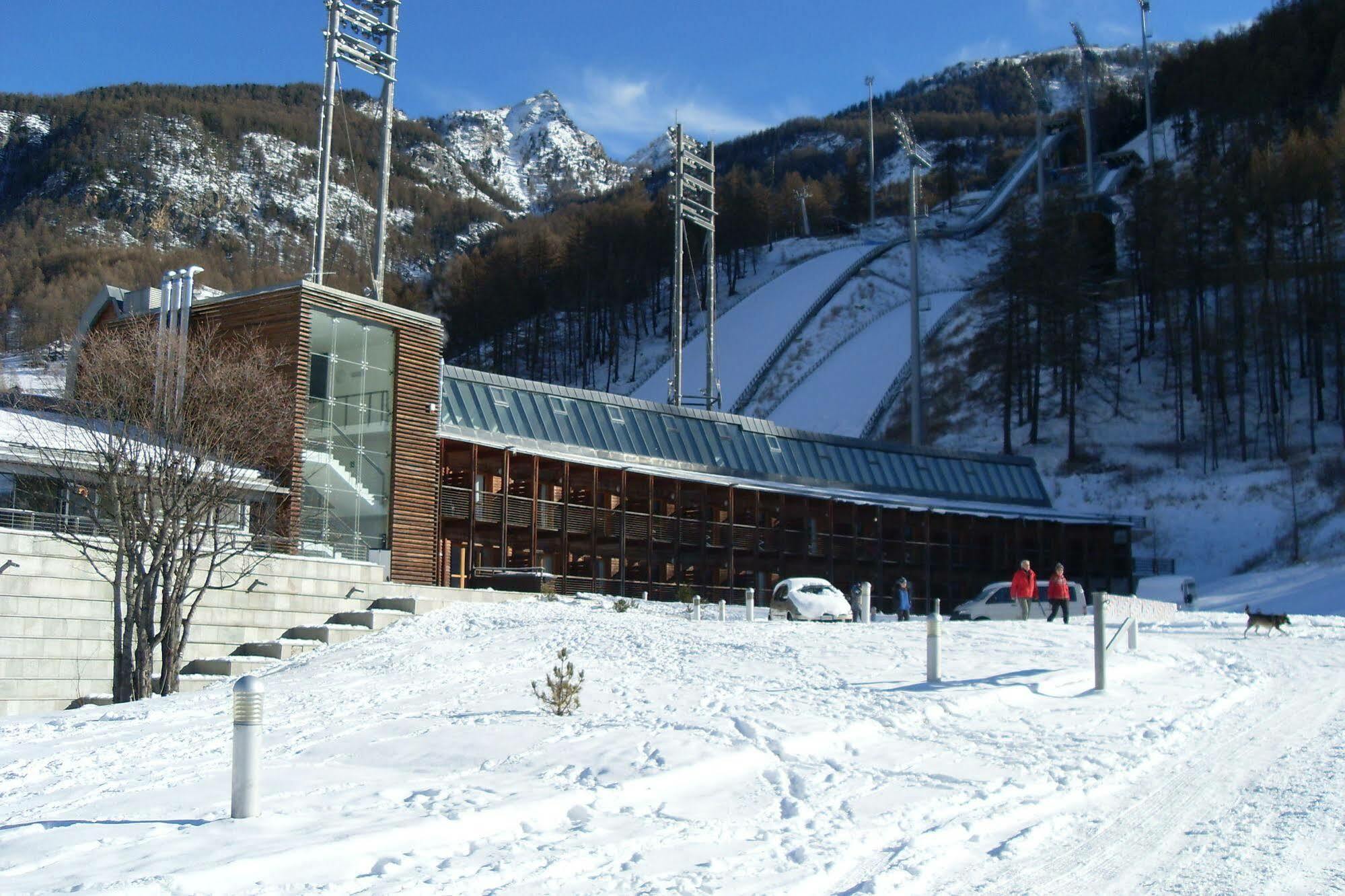 Pragelato Ski Jumping Hotel פרג'לאטו מראה חיצוני תמונה